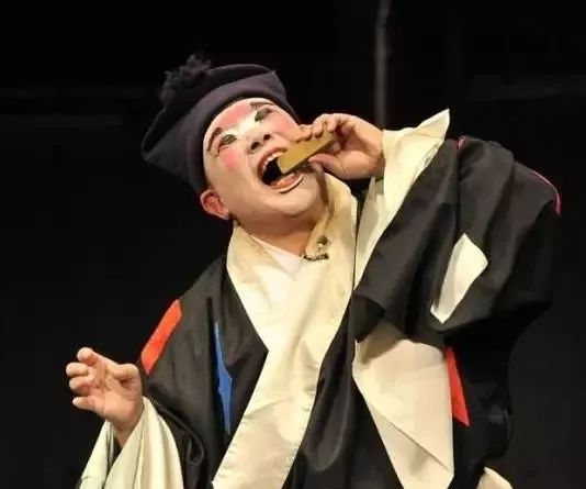 银镯子的简单辨别方法,窄版金镯不容易变形是假的吗