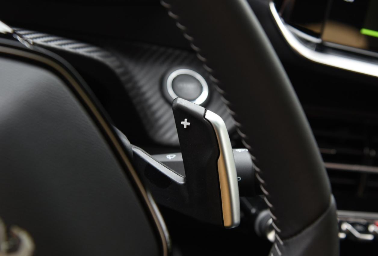 标致2008新款试驾百公里加速,标致全新2008一箱油能跑多少公里