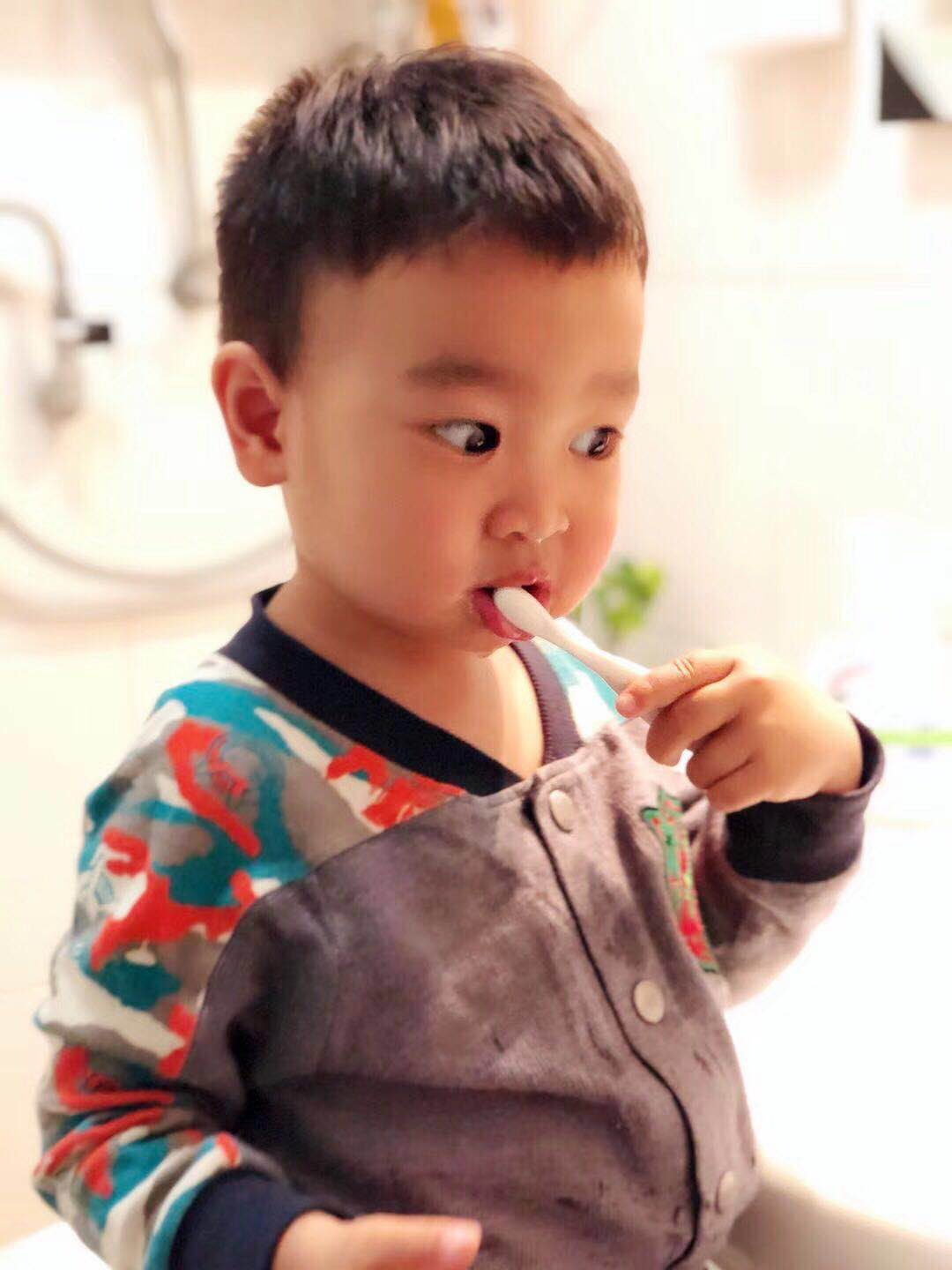 儿童牙齿变黑的原因和治疗的方法,6岁孩子牙齿变黑是蛀牙吗