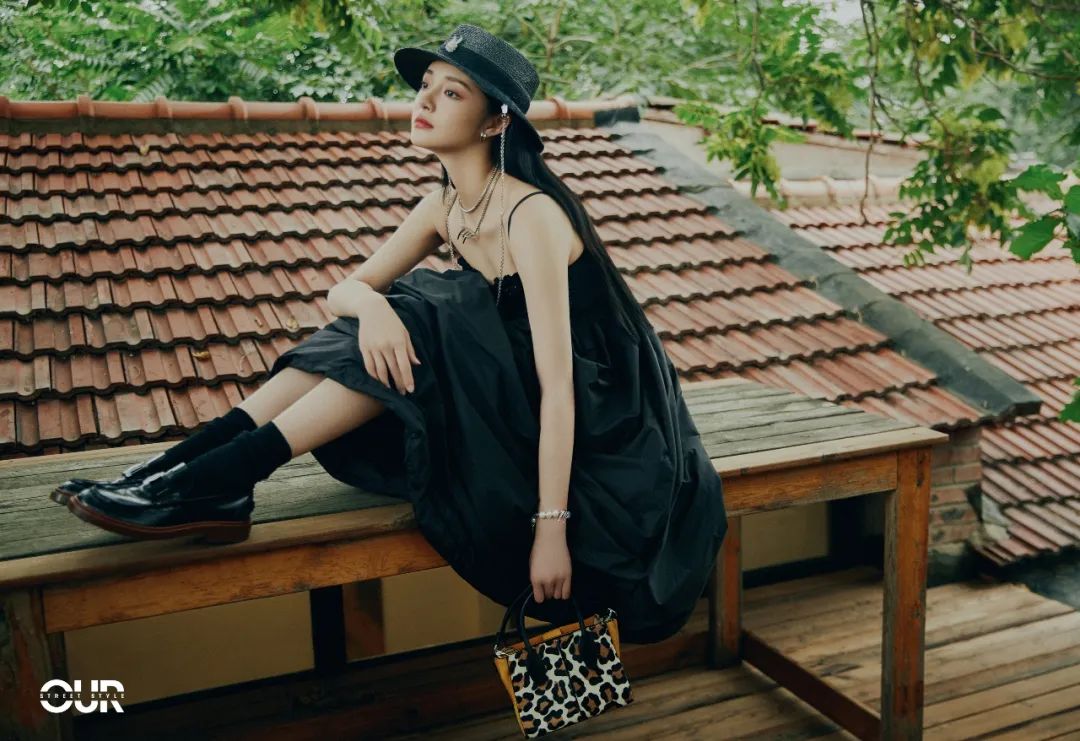 moncler羽绒服国外代言明星,moncler一件羽绒服可以穿几年