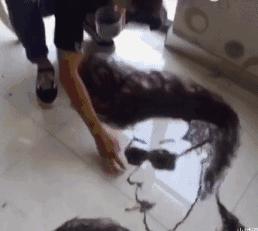 虽然她是在鄙视，不过我突然有了个大胆的想法