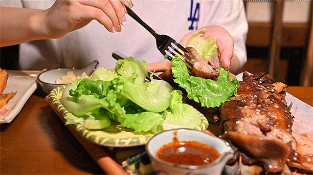 人气爆红的烧烤场，藏在了650㎡的校园课室里