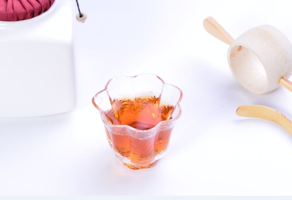 喝普洱茶舌头麻痛是怎么回事,喝普洱茶舌头周边苦涩发紧没回甘