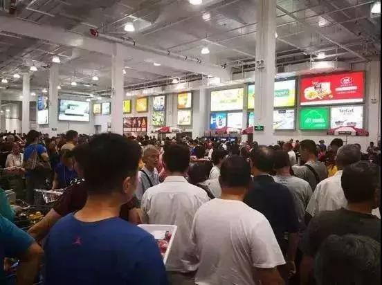 上海costco哪年进来的,上海costco开业大妈抢猪肉