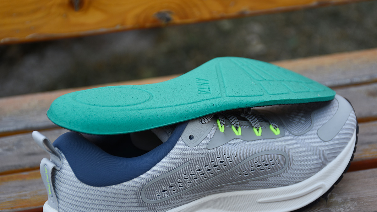 黑科技跑鞋,安踏缓震跑鞋测评