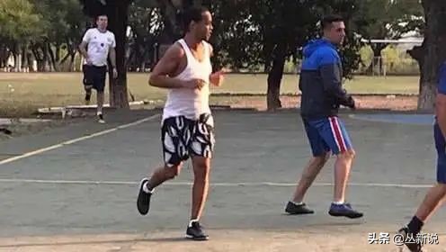 小罗在监狱里的足球,小罗监狱足球赛5球6助攻