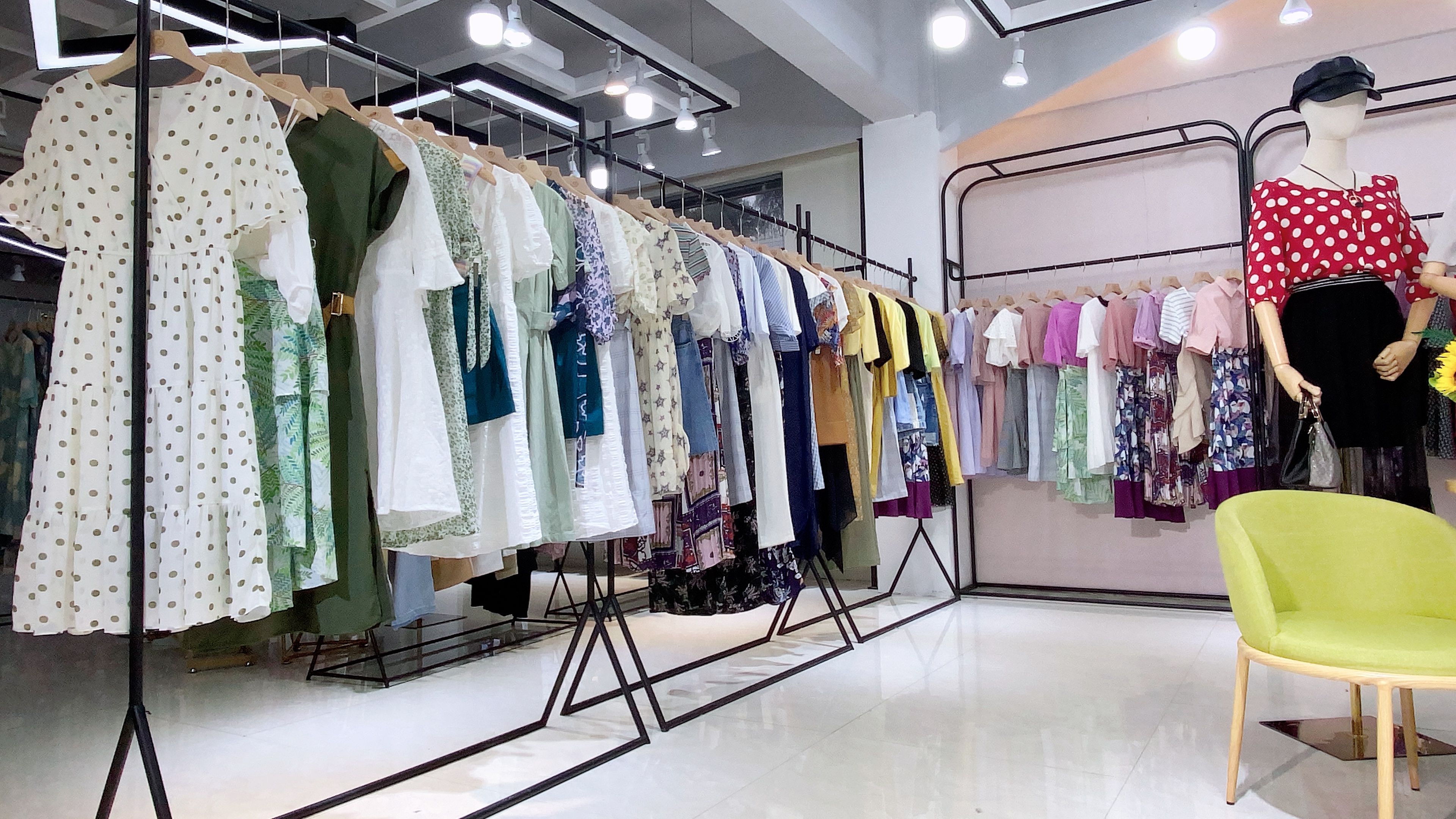 三彩女装最新撤柜尾货批发,三彩品牌折扣店女装清仓冬款