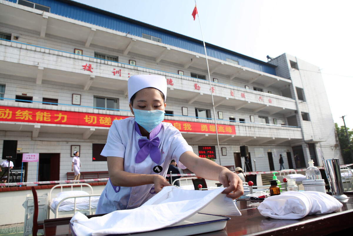 女孩上卫校什么专业比较好,女孩子上卫校学什么专业最好
