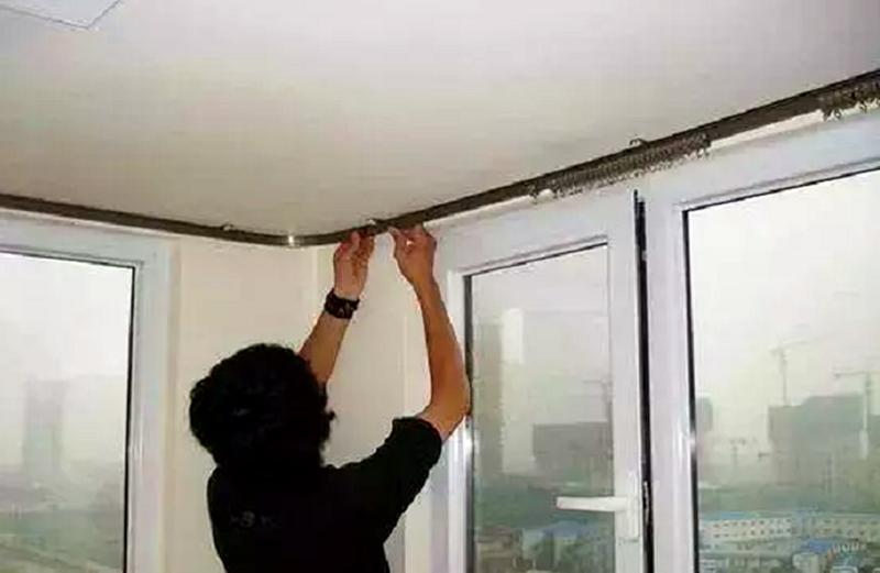 窗帘罗马杆和轨道哪个褶皱效果好,窗帘可以装一根轨道一根罗马杆吗