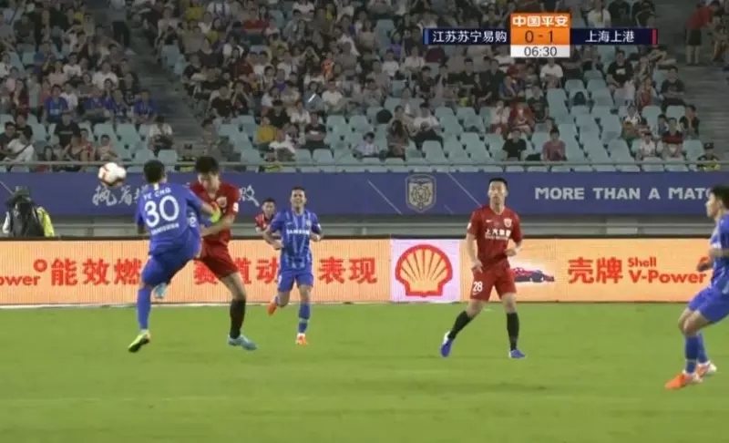 面对近3万江苏球迷的空场抗议，苏宁迎来了一场输球又输人的*案惨**