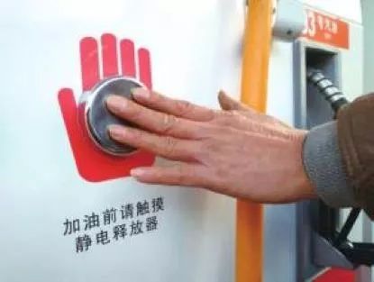 为什么秋冬天更容易出现静电,冬天静电很讨厌如何能避免静电