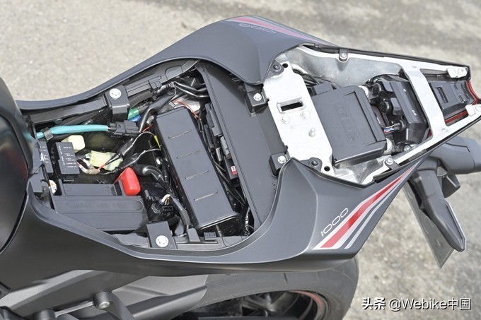 测评川崎zrx1200视频,川崎z1000和宝马s1000r选哪个