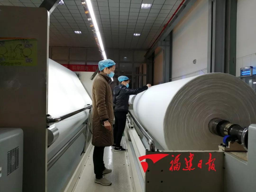 中国企业紧急转产口罩防护服,数千企业紧急转产生产口罩防护服