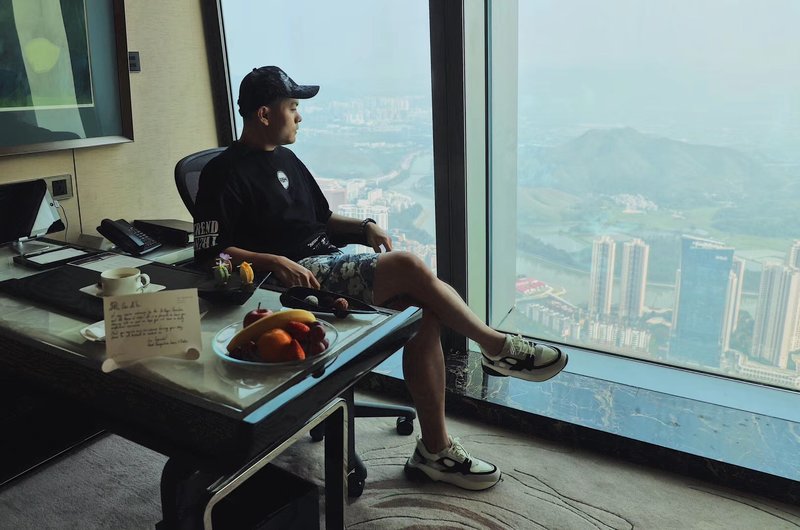 带朋友访深第一站，当然是云上深圳瑞吉