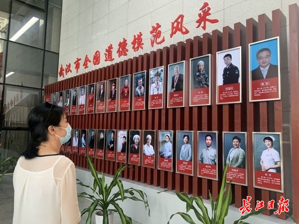 平凡英雄造就英雄,平凡英雄铸就成功丰碑