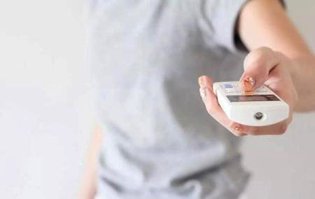 室内干燥不用加湿器怎么办,屋里干燥不用加湿器怎样增加湿度