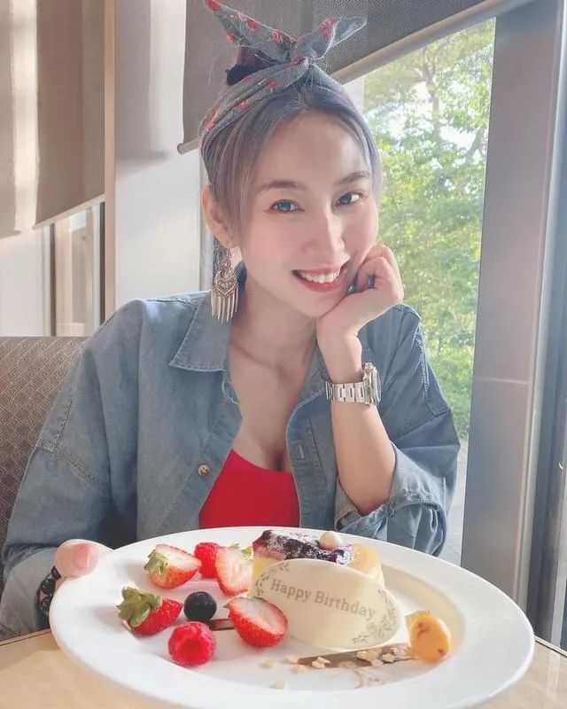 恭喜！39岁香港女星“波波姐”宣布怀孕4个月，上月才急嫁老公