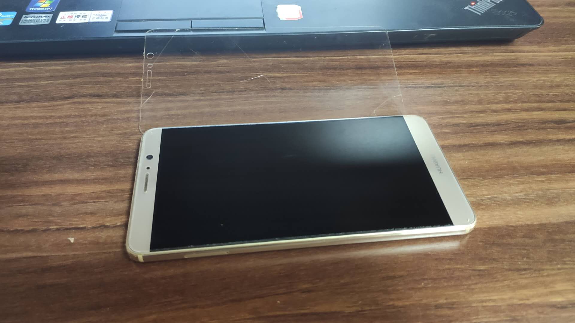 一分钟教你贴手机膜,教你一招制作手机贴膜