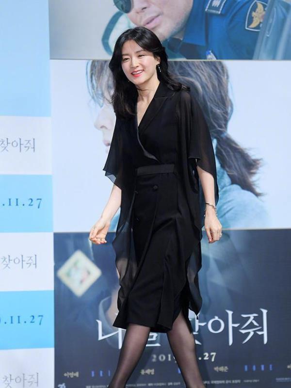 李英爱黑色长礼服,李英爱西装黑色红毯裙