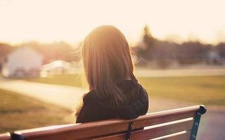 前任把我送的礼物转卖,把前任送的礼物拿回家