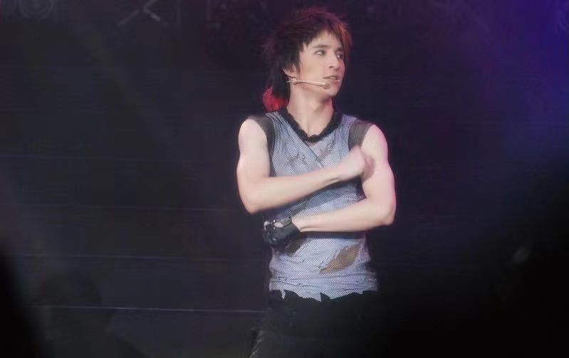 薛之谦疯子唱歌,薛之谦疯子mv