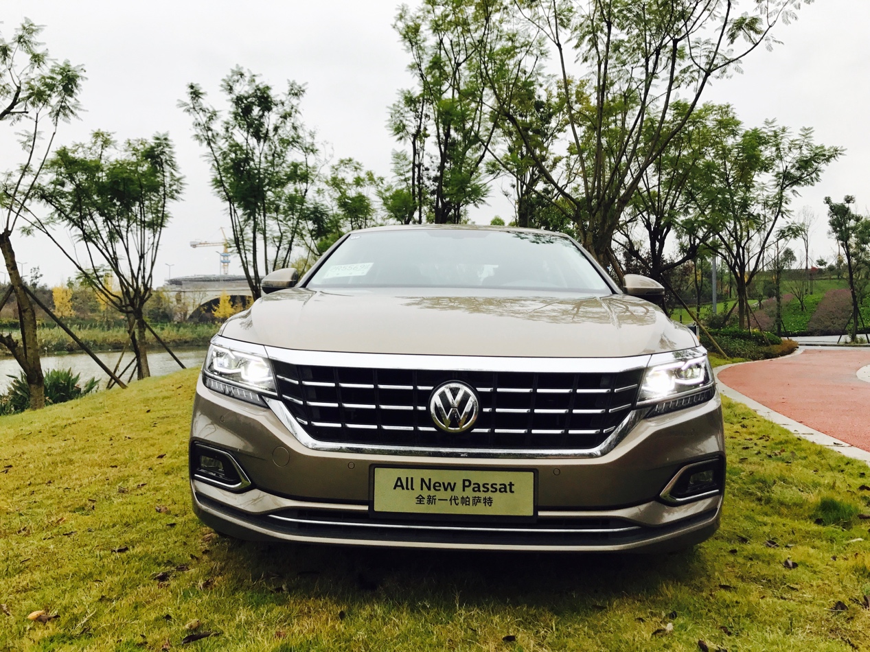 大众帕萨特380豪华版驾驶体验,大众帕萨特380豪华版驾驶感受