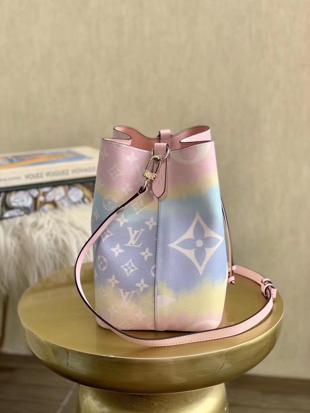 LVNÉONOÉ进得了办公室也看得了风景#