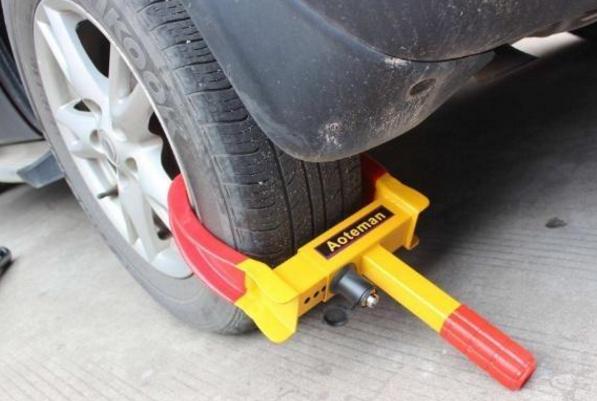 轮胎被锁住怎么办,车锁轮胎怎么开锁