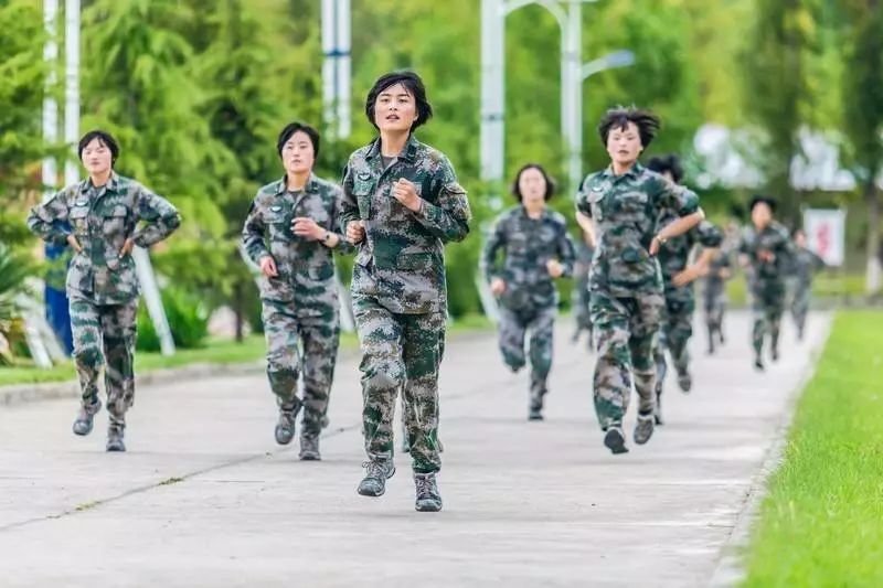 女子1000米中长跑比赛,2008年4x100米接力赛女子