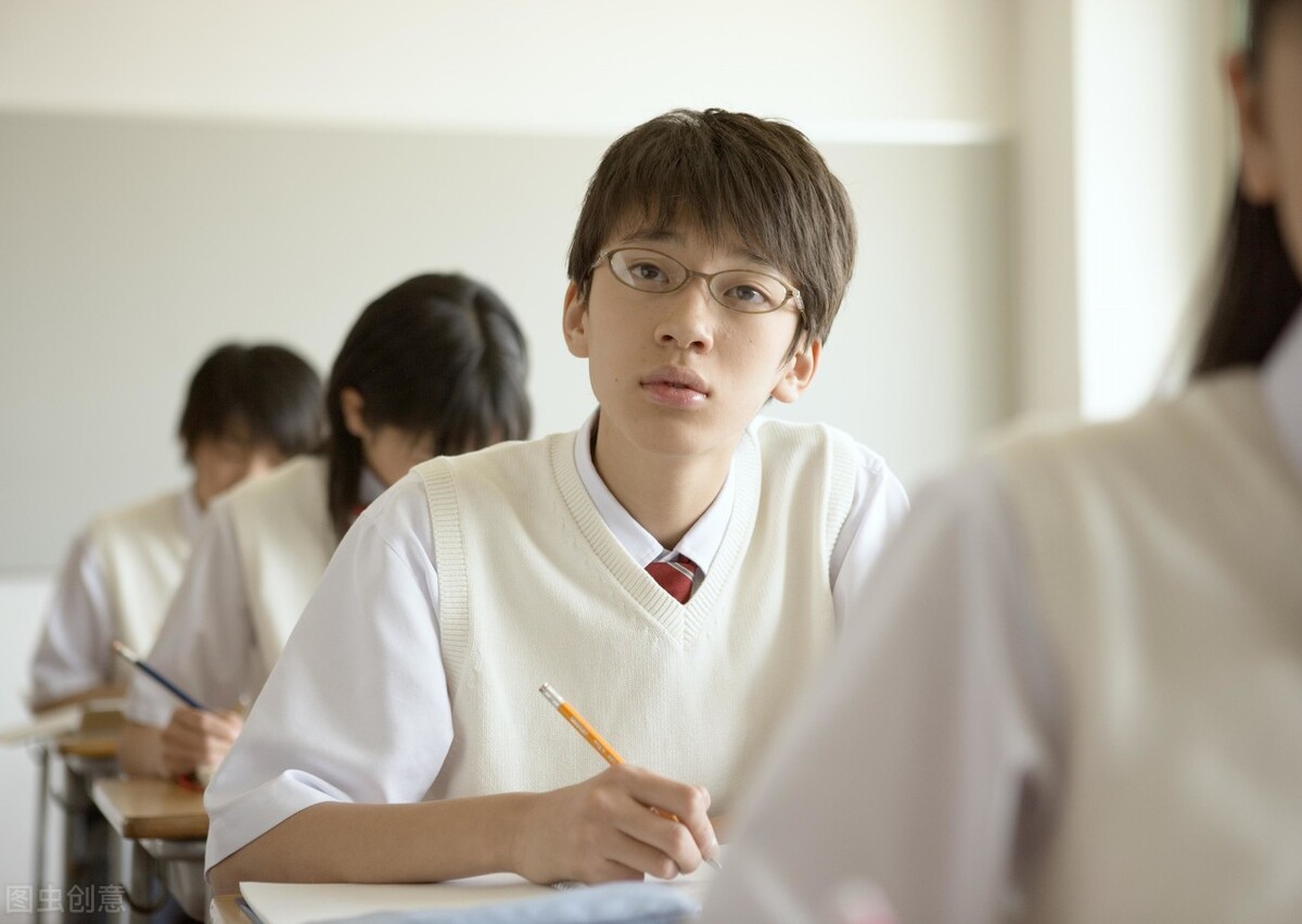 怎么和老师谈孩子成绩下滑的问题,孩子成绩退步了该怎么和老师交流