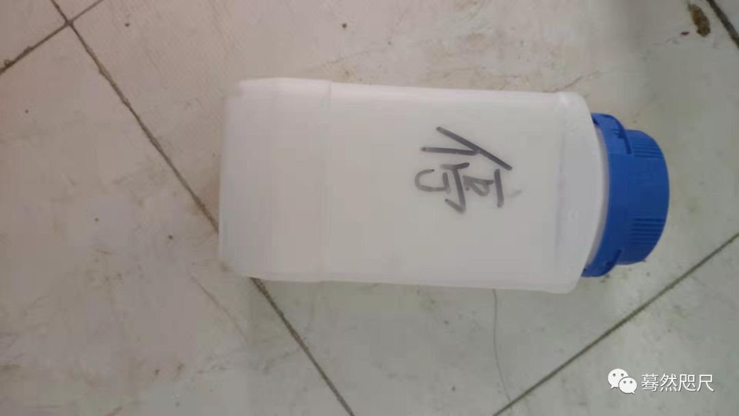 d76黑白胶卷冲洗经验,暗房洗胶卷用什么颜色灯