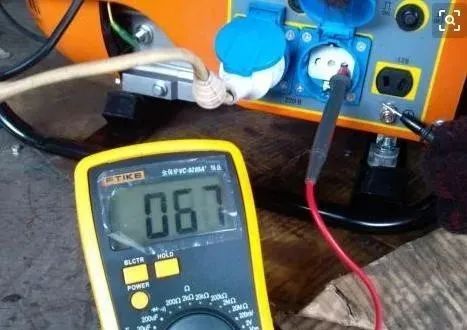 三相电零线火线地线怎样区分,三相电如何分辨零线火线地线