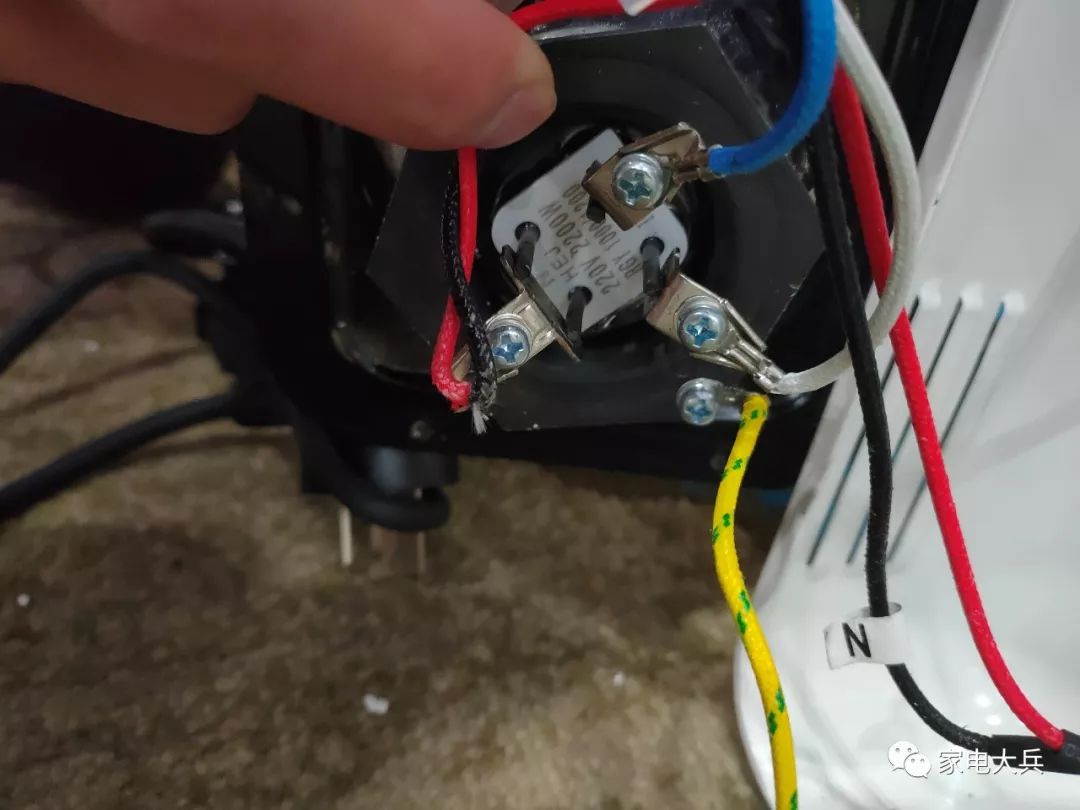 格力电热油汀取暖器拆解测评,美的油汀和先锋取暖器哪个好