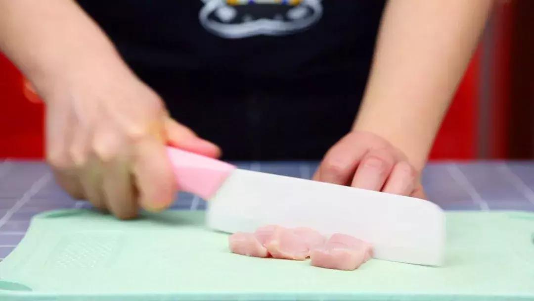 宝宝吃肉泥和肉松哪个有营养,肉泥应该做什么辅食