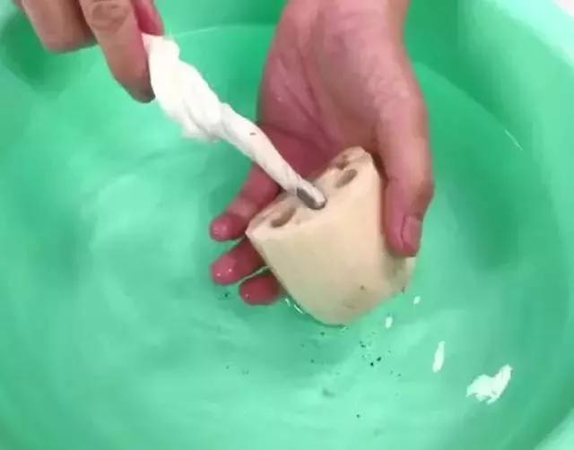 怎么快速清洗莲藕里面的泥,怎样挑选莲藕里面没泥沙