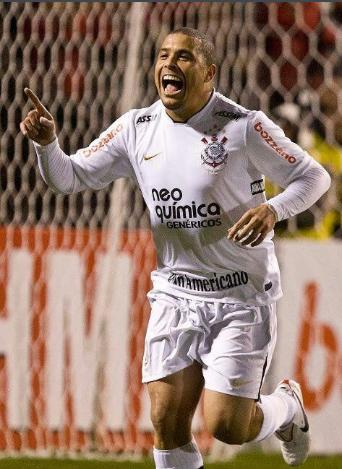 天下足球催泪解说员是谁,天下足球催泪旁白