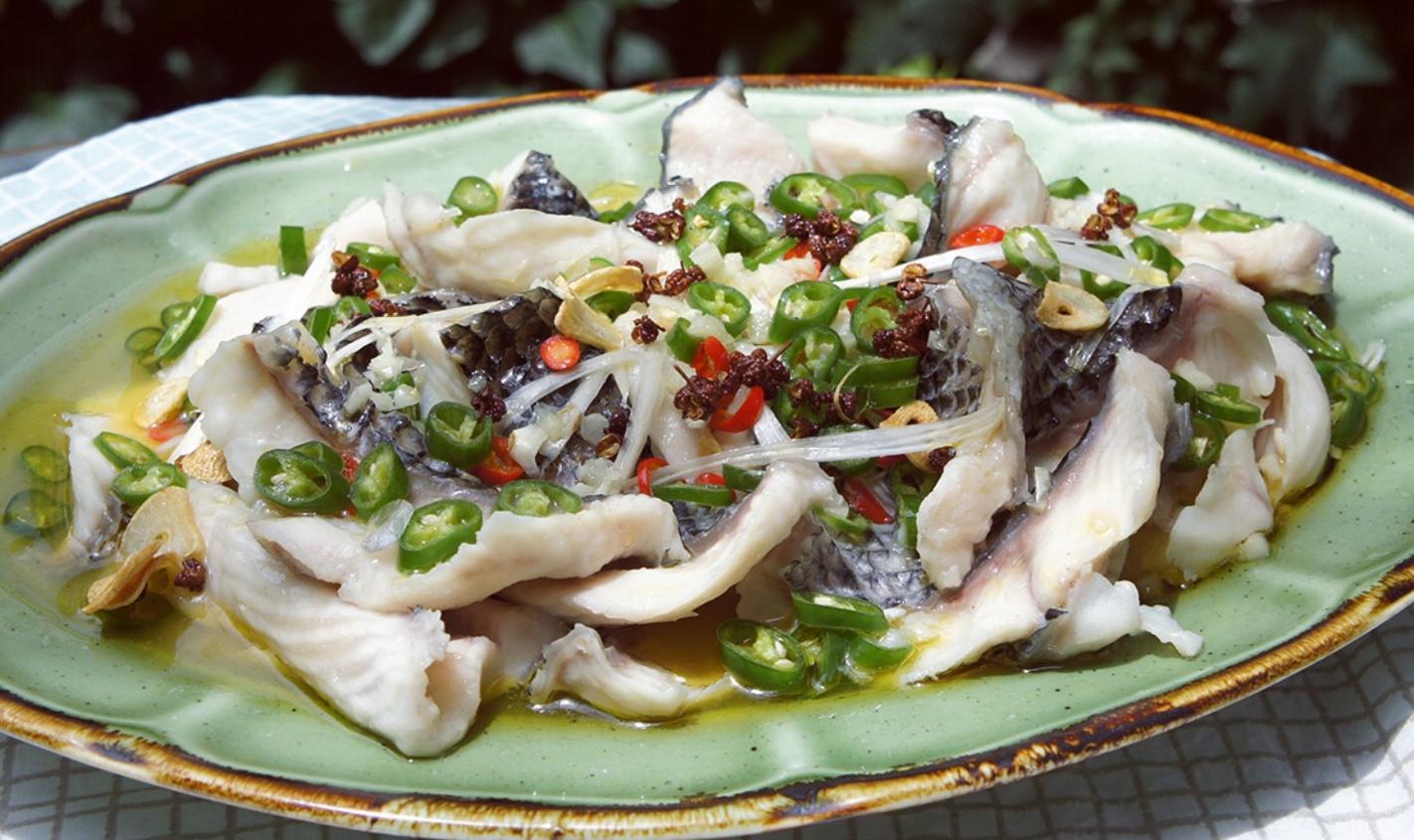 清汤黑鱼火锅的正宗做法教程,黑鱼片的家常做法简单又好吃