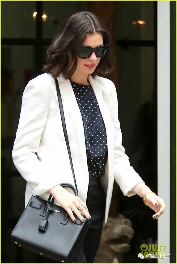 从OL到高管，安妮海瑟薇的职场穿搭，真的是最完美的模板