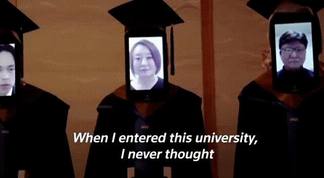 画面太搞笑！日本一大学举行云毕业典礼，结果搞成了“僵尸大会”
