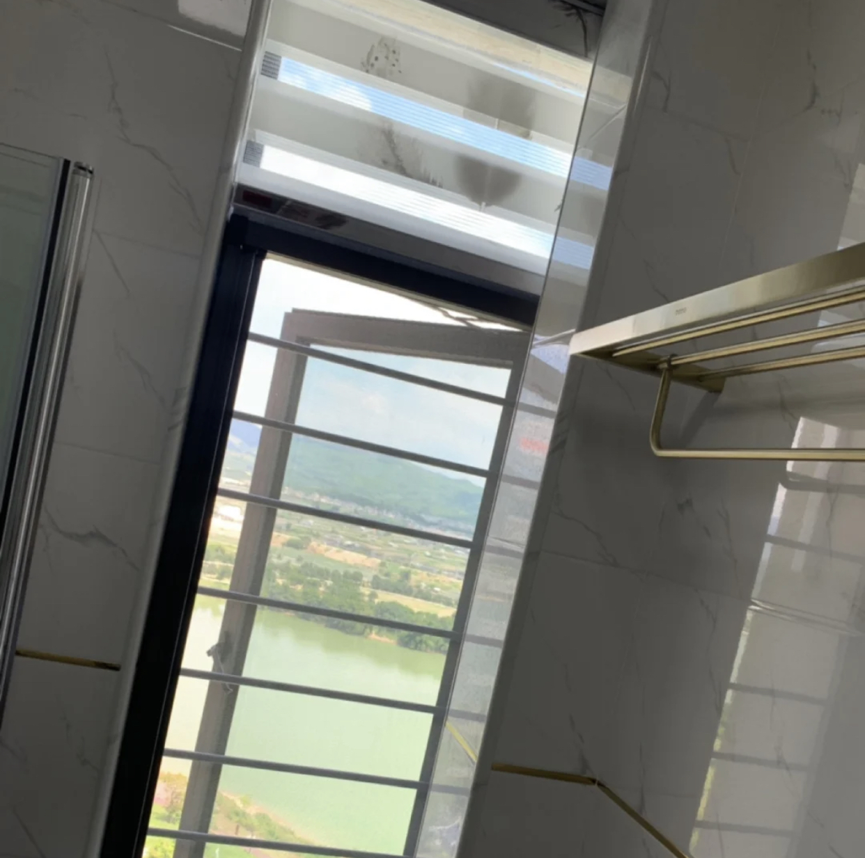 卫生间太小放不了卫浴柜,卫生间太小放不下浴缸