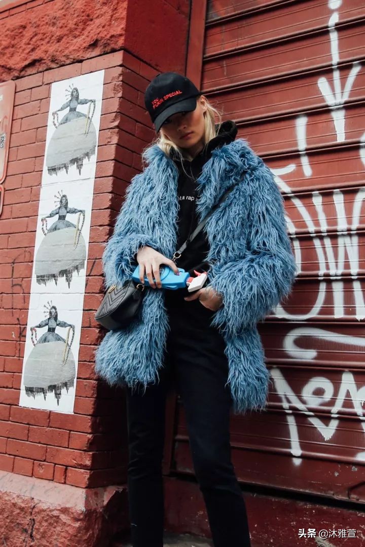 卫衣的n种穿法你学会了吗,卫衣的4个搭配方法太时髦了