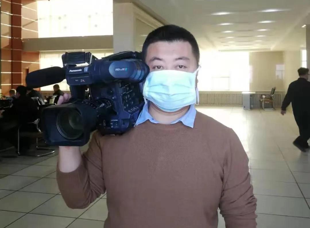 抗击疫情一线的报道,抗疫一线央视主持报道