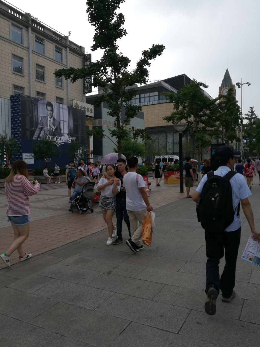 北京市中心著名的商业街：金街是王府井大街，银街是东单大街