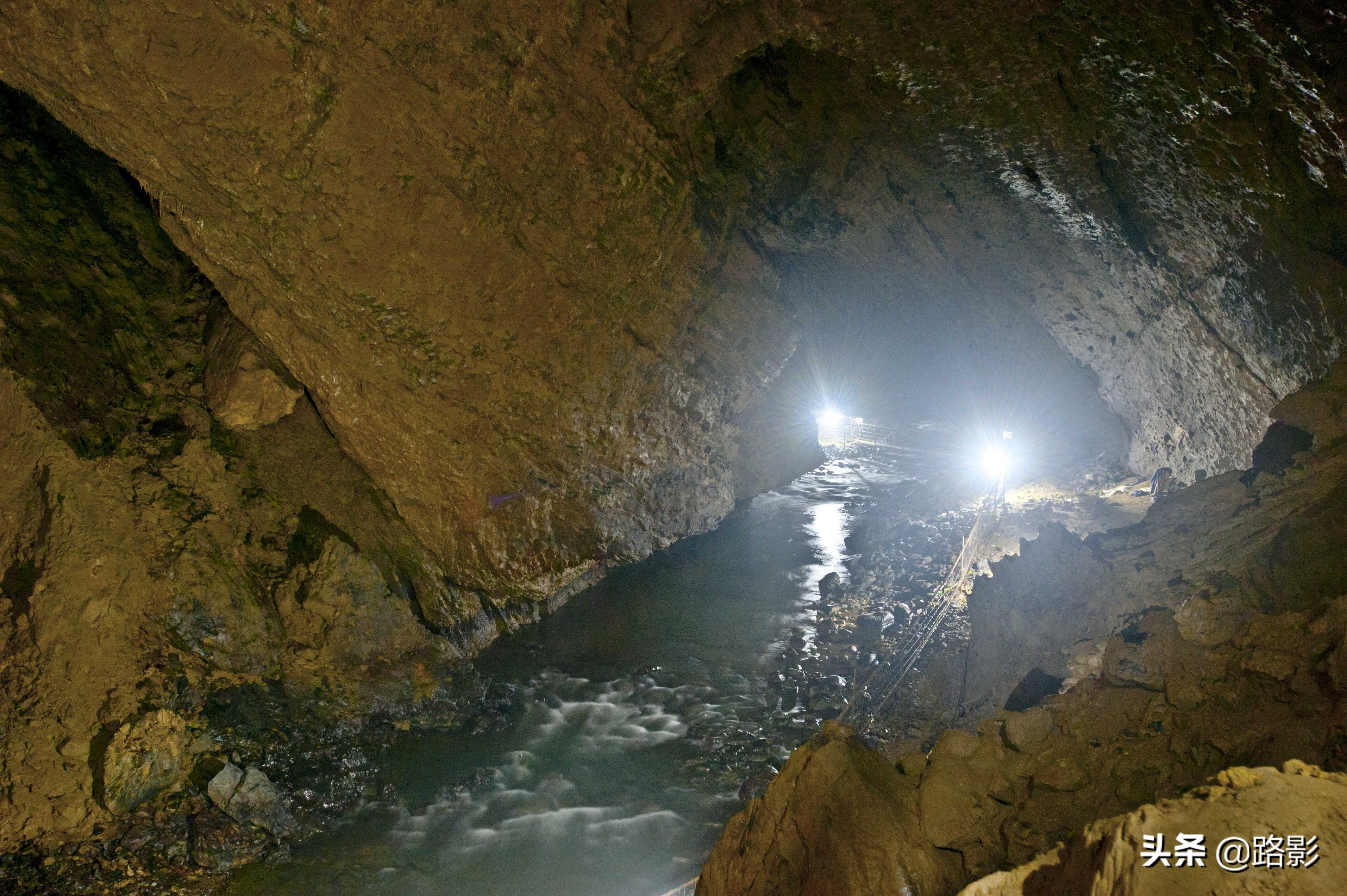 中国高铁隧道,溶洞铁路隧道