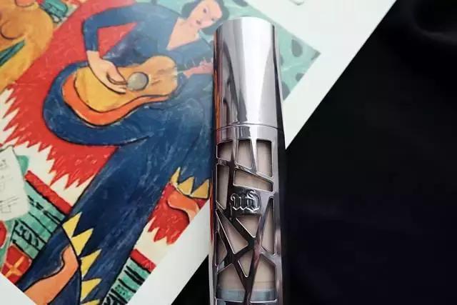 小姐姐想要美颜也要健康，模特粉底液的选择技巧，打造时尚底妆！