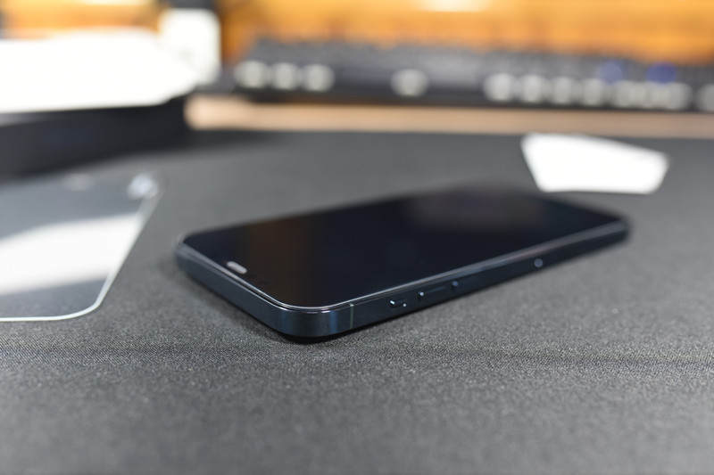 倍思iphone12钢化膜,iphone13promax钢化膜推荐