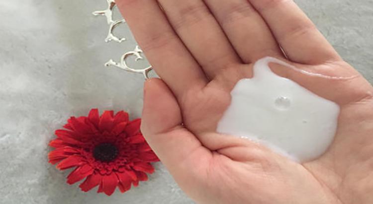 护肤用乳液好还是面霜好,乳液和面霜有什么区别