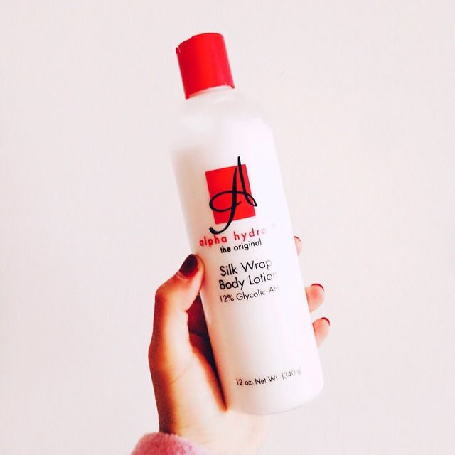 青春期后背爱长痘应该用磨砂膏吗,女生后背上半部分长痘是什么原因