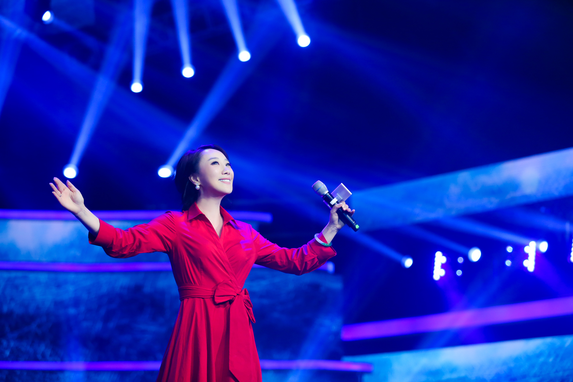 唱歌的时候声音要怎么发才好听,唱歌时怎么才能发好高音