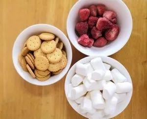 好看又好吃的冻干草莓雪花酥,草莓冻干雪花酥推荐